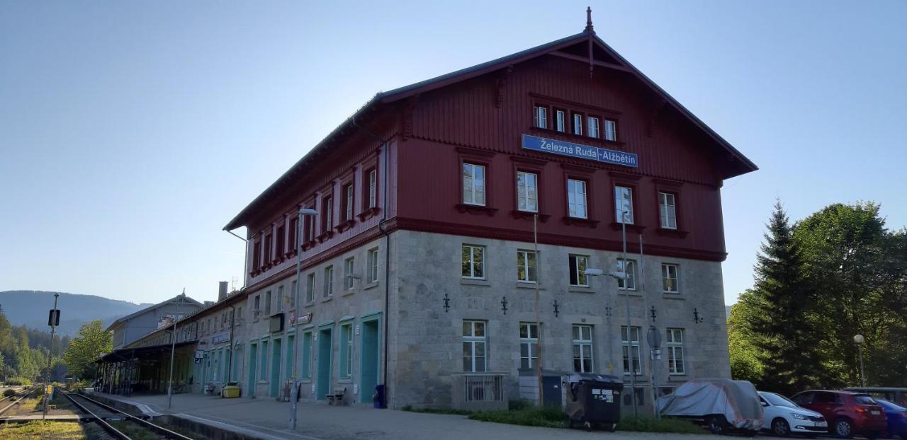 Dopravna Alzbetin Aparthotel Zelezna Ruda Exterior photo
